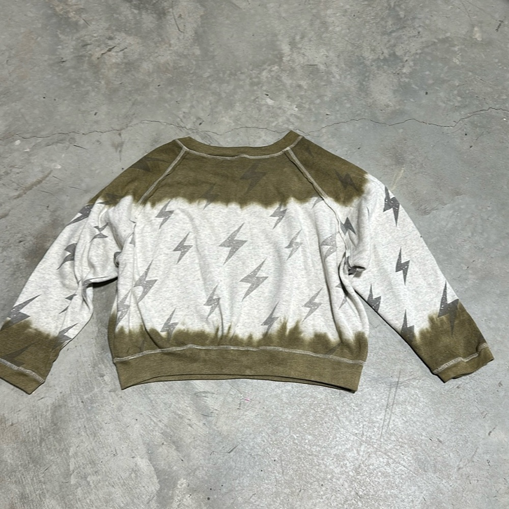 Ocean drive brand / Sage green n grey w/ lightening bolts‎ light weight sweater